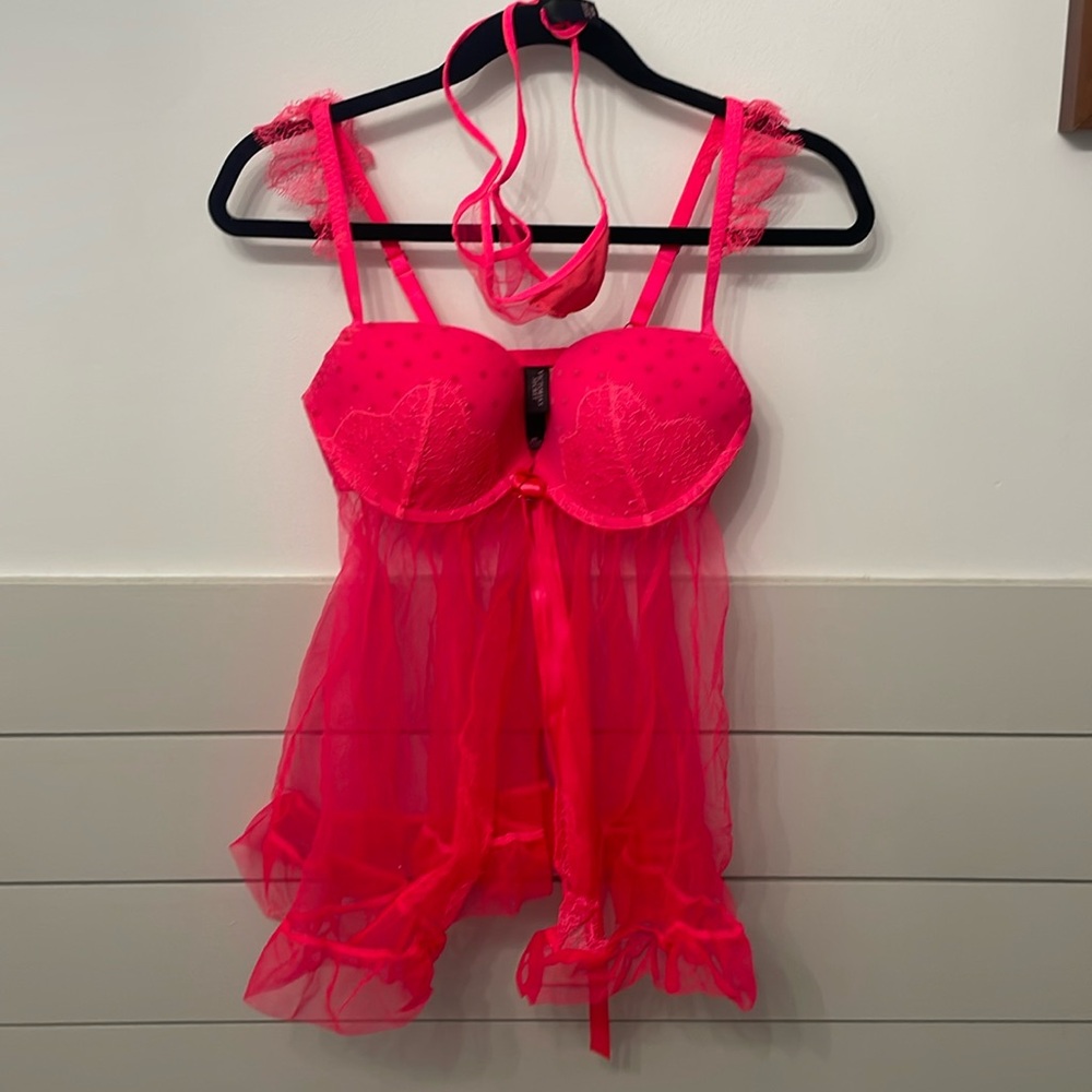 Brand new with tags VS hit pink lingerie